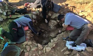 Troben noves tombes de la primera edat de ferro i una d'època romana a Vilanera a l'Escala