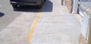 Multen amb 3.000 euros un veí de Castelló d'Empúries per pintar una línia groga a tocar el garatge