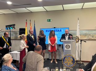 El Rotary Club de Roses recapta 28.000 euros per a l'associació 'Enfila't'
