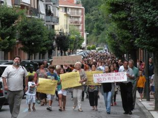 500 persones es manifesten a Arbúcies contra la supressió d'urgències i el servei d'ambulància