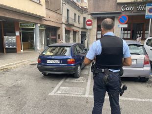 Girona posa 707 multes en menys de 15 dies a conductors que dificultaven l’accessibilitat al carrer