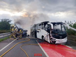 Detingut el conductor begut i drogat d'una furgoneta que ha xocat amb un bus a la GI-600