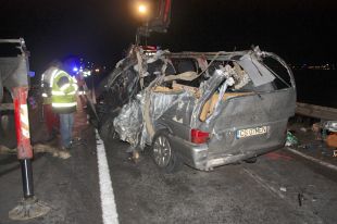 Cinc morts i quatre ferits en un xoc frontal entre una furgoneta i un camió a la N-II a Figueres