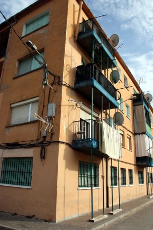 Multa de 3.000 euros a la propietària de pisos Barceló per no reformar-los