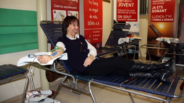 Una donant de sang aquest matí a l'Hospital Josep Trueta © ACN