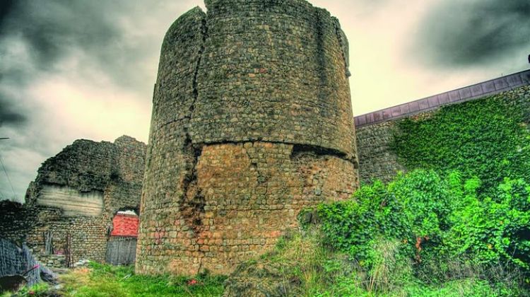 Imatge del Castell de Llers.. http://picasaweb.google.com/lh/photo/QI6i87cA3_iq_bro_ABqiQ