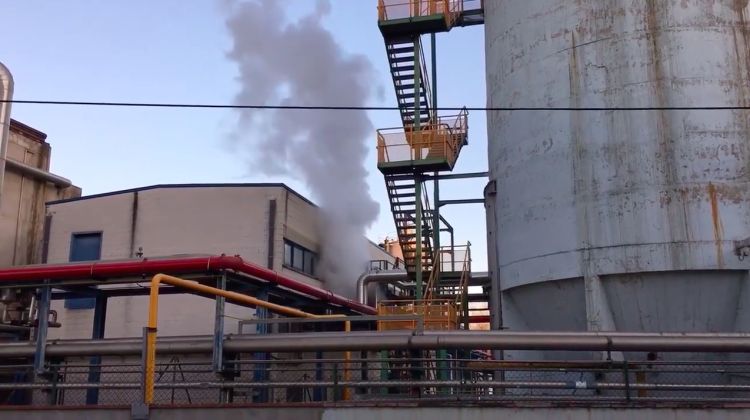 El fum provinent de la fàbrica, el passat 27 de març. Carles Vila