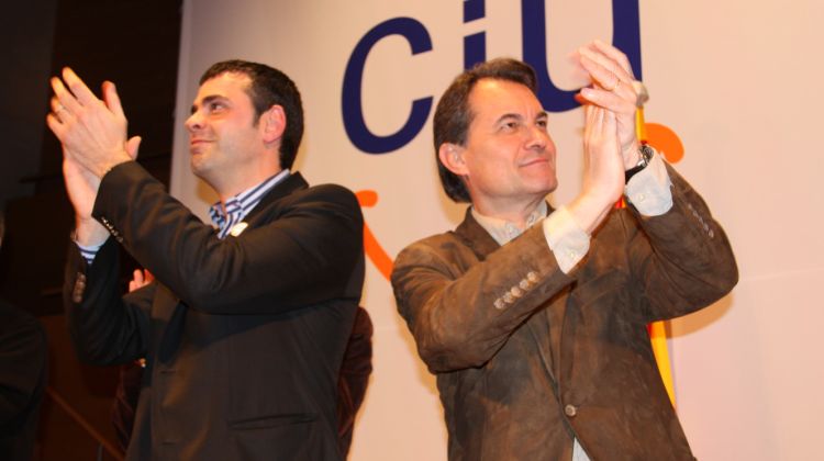 Artur Mas (dreta) acompanyat pel candidat de CiU a Girona, Santi Vila © ACN