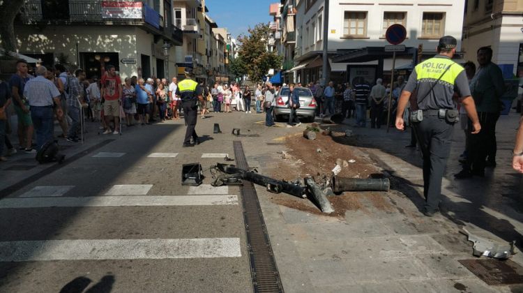 Fotografia de com ha quedat el carrer després de l'accident a Blanes