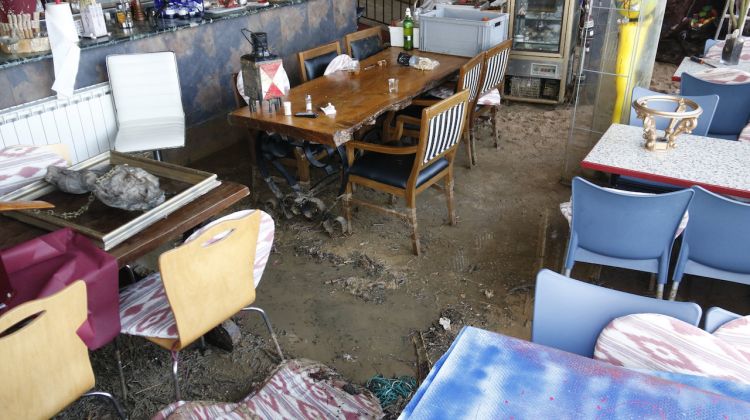Interior del restaurant Rincón del Sevillano totalment destruït pel temporal. ACN