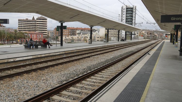 L'andana de l'estació de tren de Girona, pràcticament buida. ACN