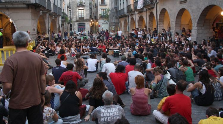 Un moment de la concentració dels 'indignats' a la plaça del Vi de Girona © ACN