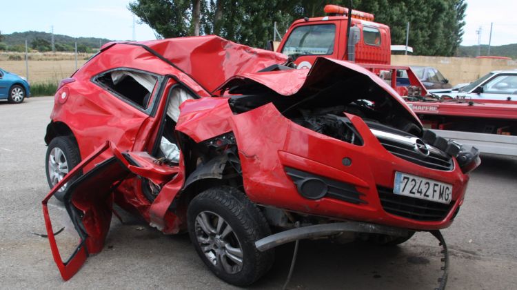 El cotxe que conduïa l'home que s'ha mort a Calonge destrossat © ACN