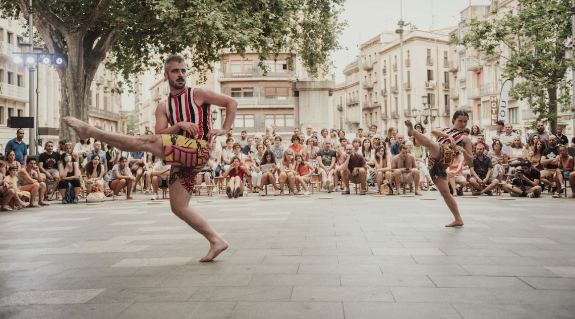 Un grup d'artistes del Figueres es MOU pateixen una agressió homòfoba després d'actuar