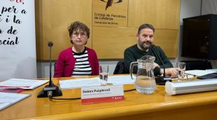 La directora de Càritas a Girona, Dolors Puigdevall i el responsable d'anàlisi social, Caye Gómez