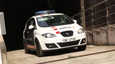 Detingut per destrossar diversos cotxes aparcats a Blanes i robar-ne un a Girona