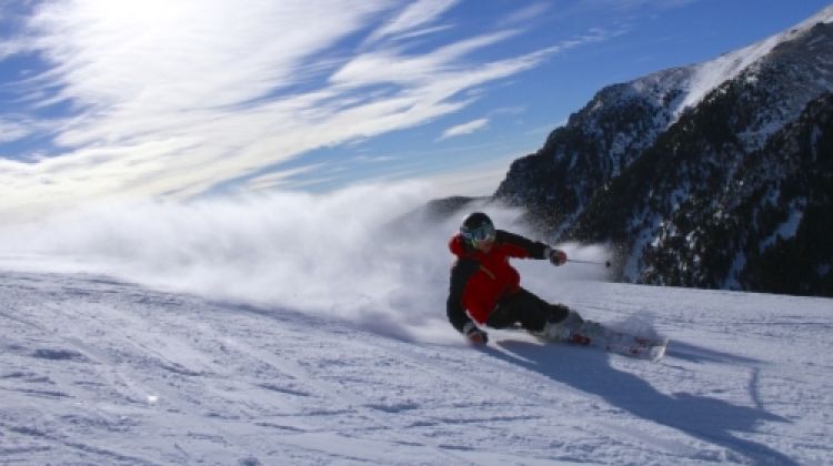 Un esquiador a la Vall de Núria (arxiu) © ACN
