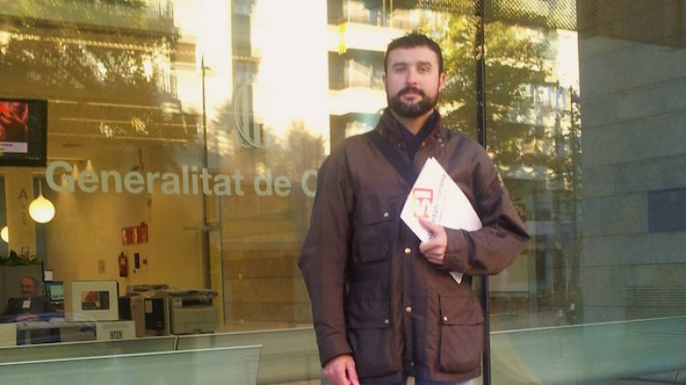 David Olmedo davant la seu de la Generalitat a Girona
