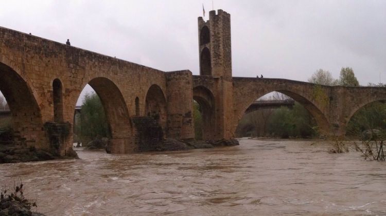 El riu Fluvià al seu pas per Besalú, aquest matí © Josep Estarriola