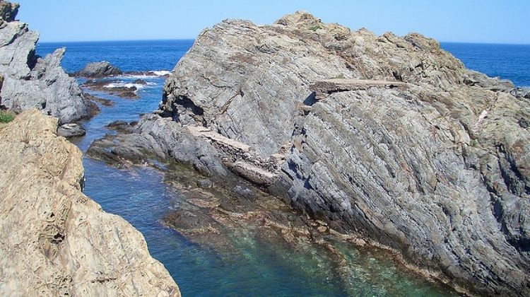 Unes roques de Cala Rovellada a Colera © AG