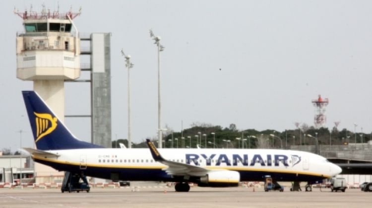 Un avió de Ryanair a l'Aeroport de Girona (arxiu) © ACN