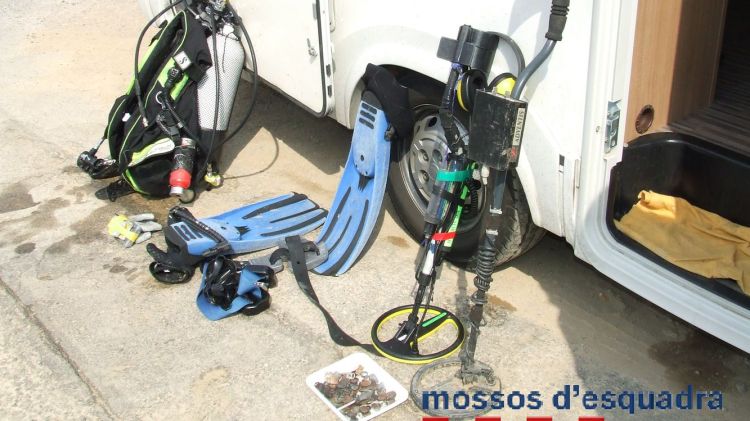 El material que els mossos van localitzar a tocar de la caravana