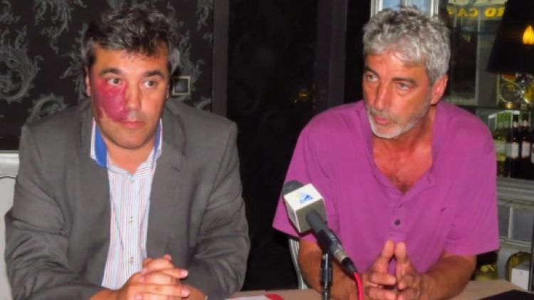 A l'esquerra, el líder de CiU a Blanes, Joaquim Torrecillas, i el futur alcalde de la població, Miquel Lupiáñez (PSC)