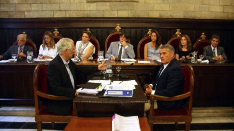 L'alcalde Carles Puigdemont amb els sis tinents d'alcalde © ACN