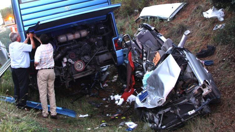 Els vehicles accidentats han quedat atrapats al voral de la carretera © ACN