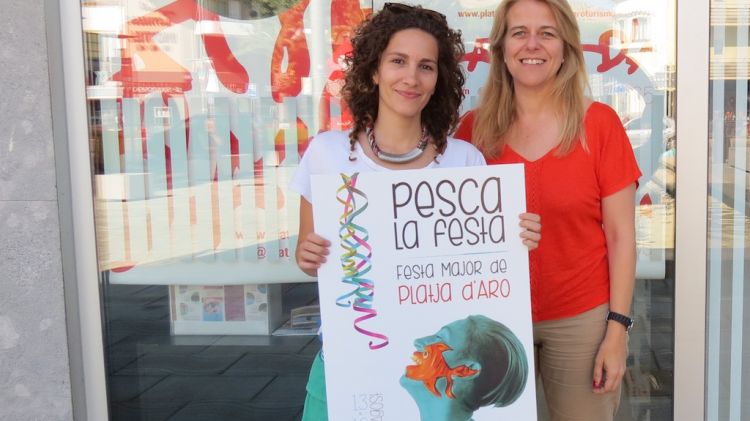 L’autora del cartell, Gemma Planas i la regidora de Turisme, Imma Gelabert