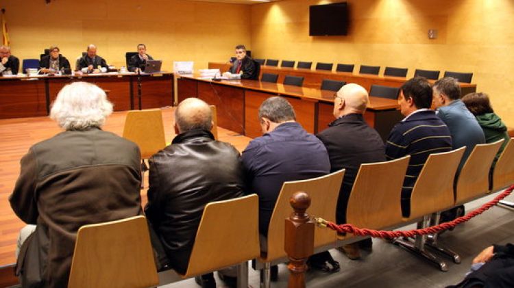 Els vuit acusats, a l'Audiència de Girona © ACN
