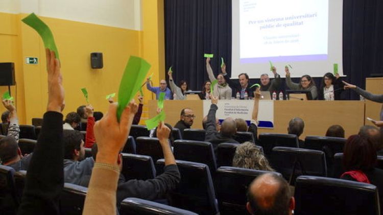 La votació recolzant la proposta del rector Bonet © ACN