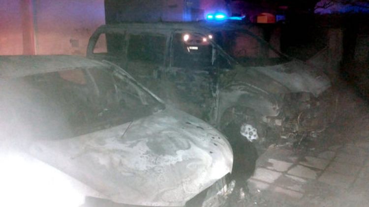 Els vehicles afectats pel foc a Palafrugell han quedat totalment calcinats © ACN