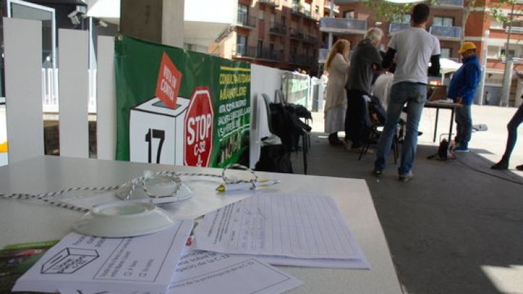 Paperetes preparades per als votants que van participar en la consulta a Lloret de Mar © ACN