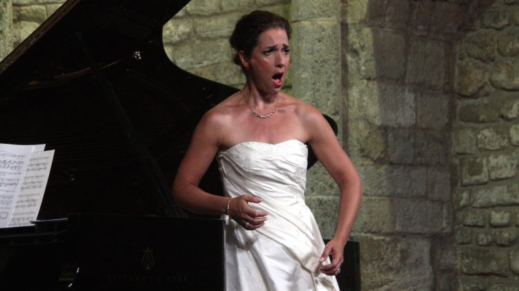 La soprano Juliane Banse durant el concert inaugura de la Schubertíada de Vilabertran © ACN