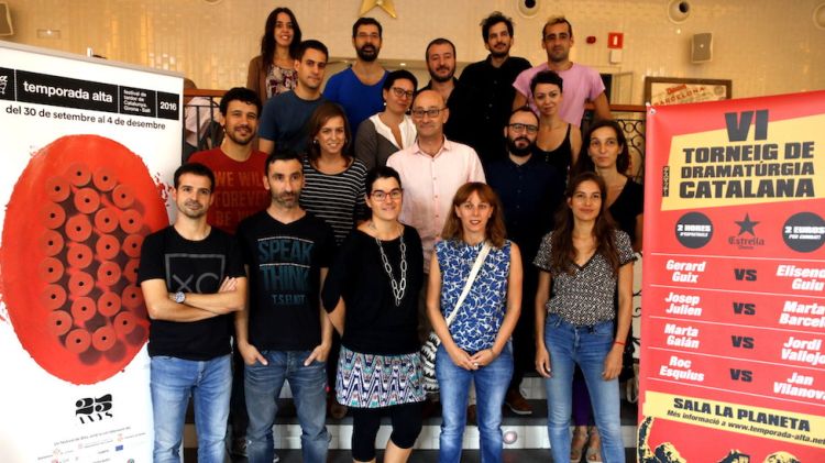 Fotografia de família d'alguns dels autors i directors catalans que participen al Festival Temporada Alta © ACN