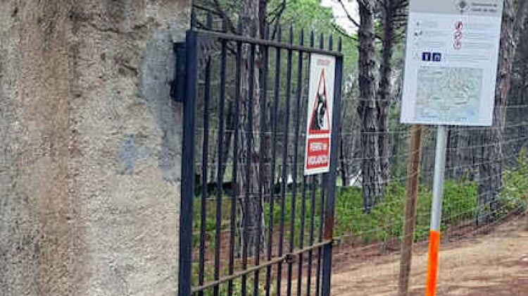 Porta d'entrada al camí de ronda de Can Juncadella (arxiu)