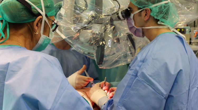 Imatge d'una operació al Trueta durant una mastectomia