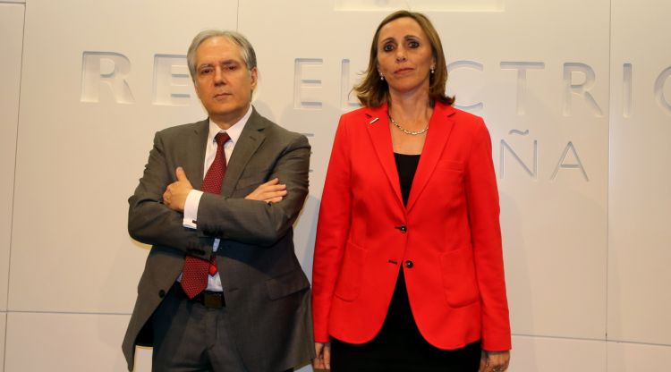La directora general de Transport de Red Eléctrica, Eva Pagán, i el director general d'Operació, Miguel Duvison. ACN