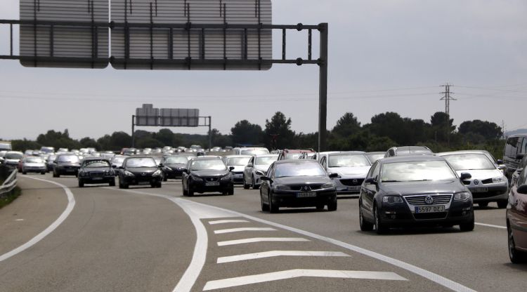 Vehicles en l'operació tornada de Setmana Santa (arxiu). ACN