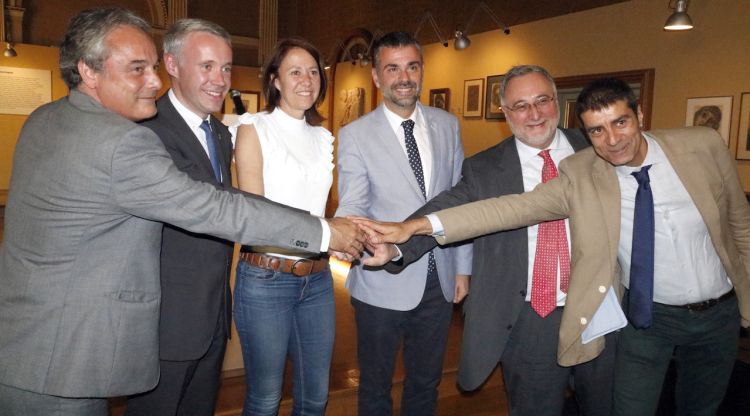 El conseller de Cultura, Santi Vila, l'alcaldessa, Marta Madrenas, i el vicepresident de la Diputació, Albert Piñeira. ACN
