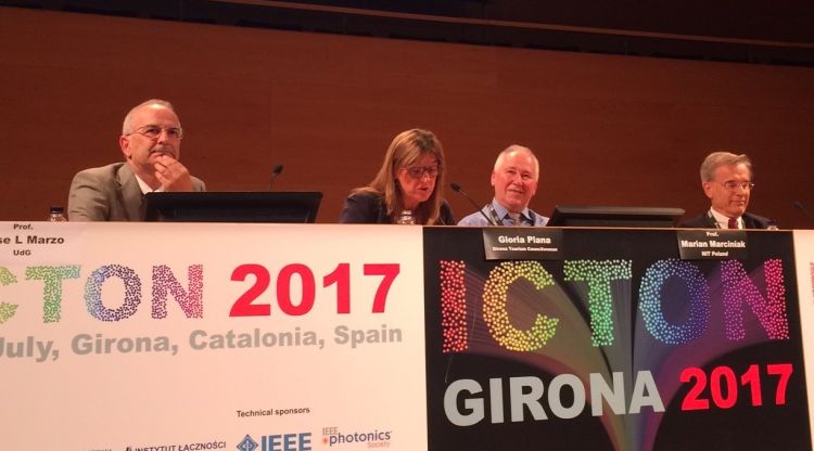 Glòria Plana durant l'acte d'obertura del congrés ICTON. Aj. de Girona