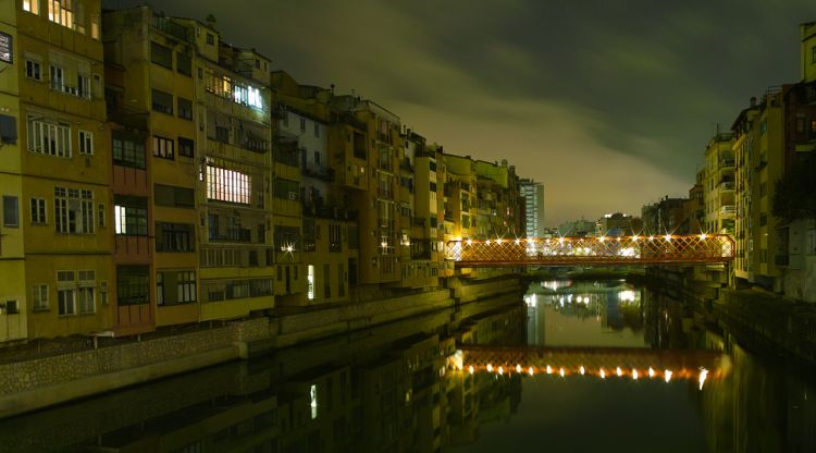 Estampa nocturna del centre de Girona. Iker Etxebarria Urkaregi
