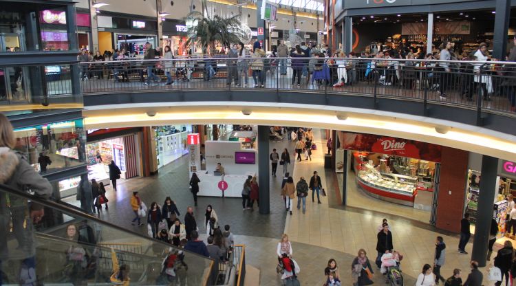 Interior del centre comercial Espai Gironès en una imatge d'arxiu
