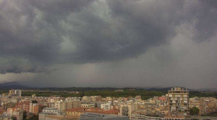 Una tempesta amenaça la ciutat de Girona (arxiu). CCMA