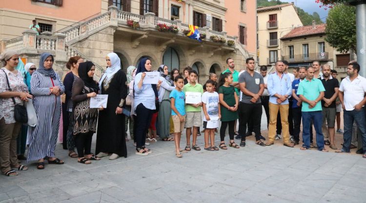 Pla mig dels concentrats avui a la Plaça de l'Ajuntament. ACN