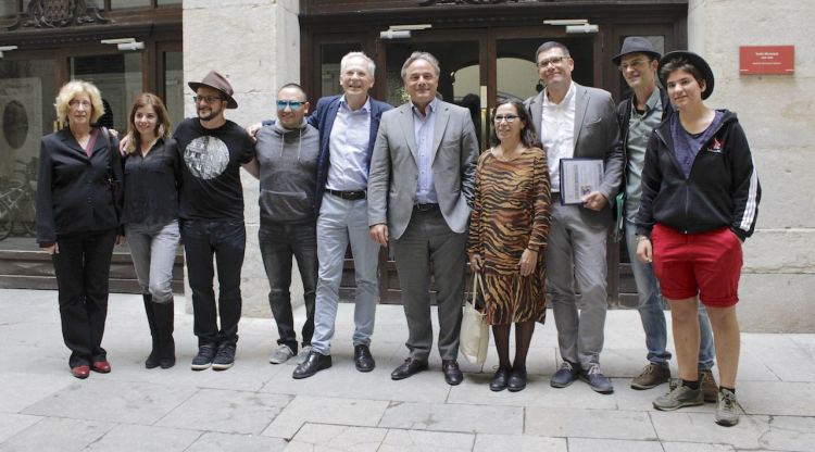 D’esquerra a dreta; Lluís Valentí, Carles Ribas amb un grup de directors mexicans que participen al festival