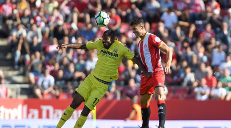 Juanpe i Bakambu lluitant per la piltoa. Girona FC