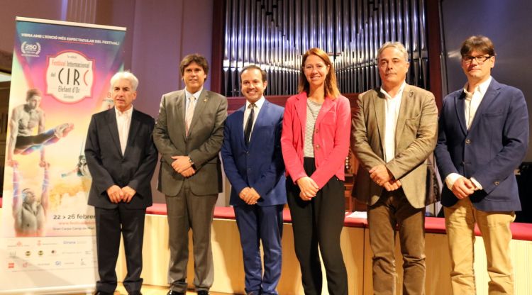 Pla general de les autoritats i el director del Festival Internacional de Circ de Girona. ACN