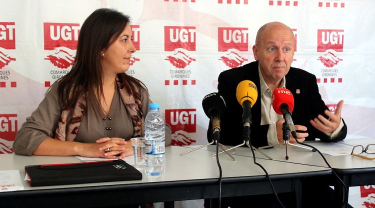 La responsable del CTAC-UGT, Sandra Zapatero, i el secretari general del sindicat a Girona, Xavier Casas. ACN